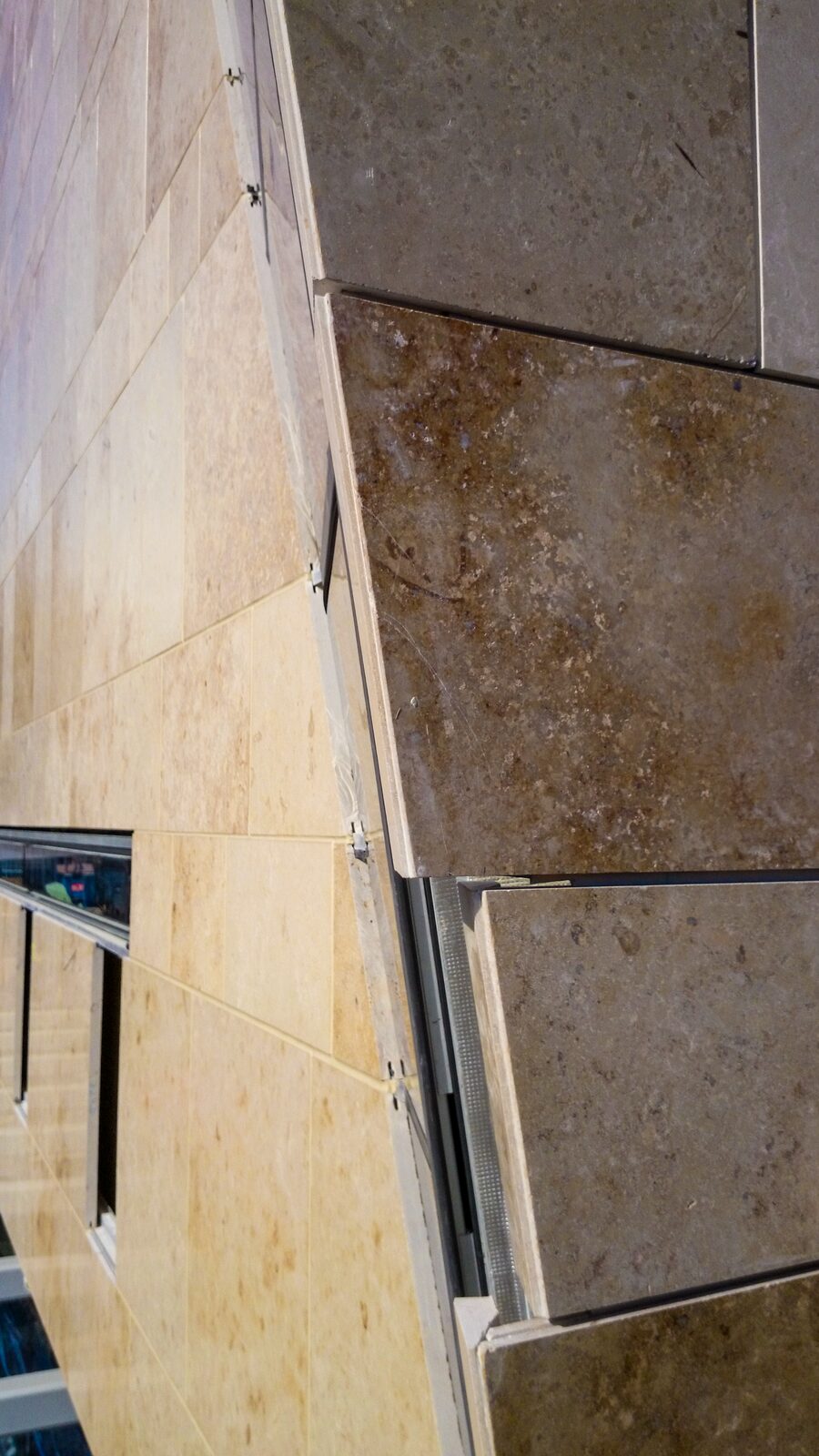 Dry-jointed corner detail of the limestone panels
